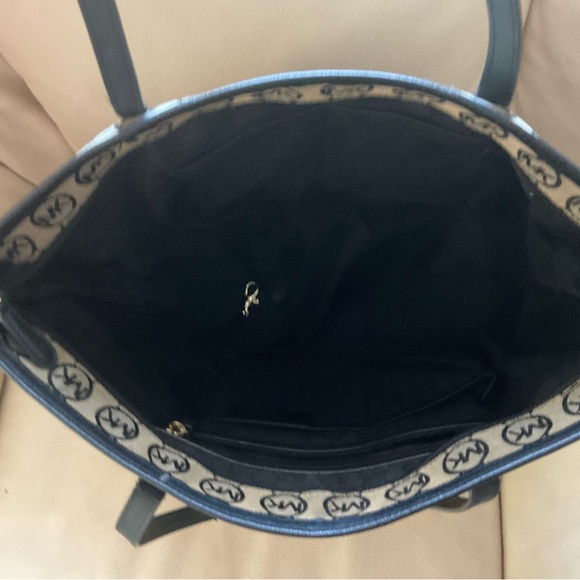 Michael Kors Sheila Large Signature Logo and Metallic Tote - Picture 2 of 3